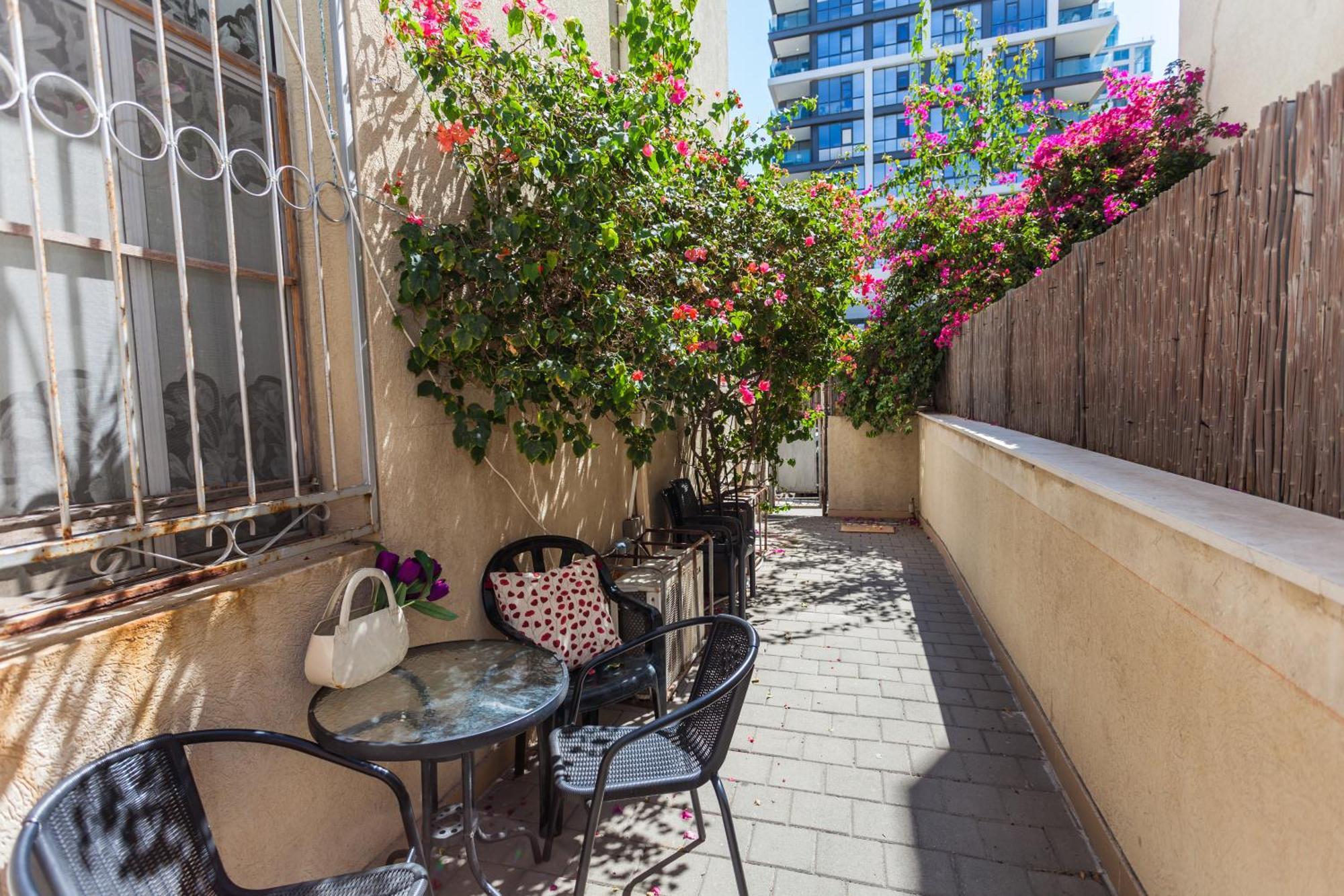 Sweet Home On The Beach Tel Aviv Exterior photo